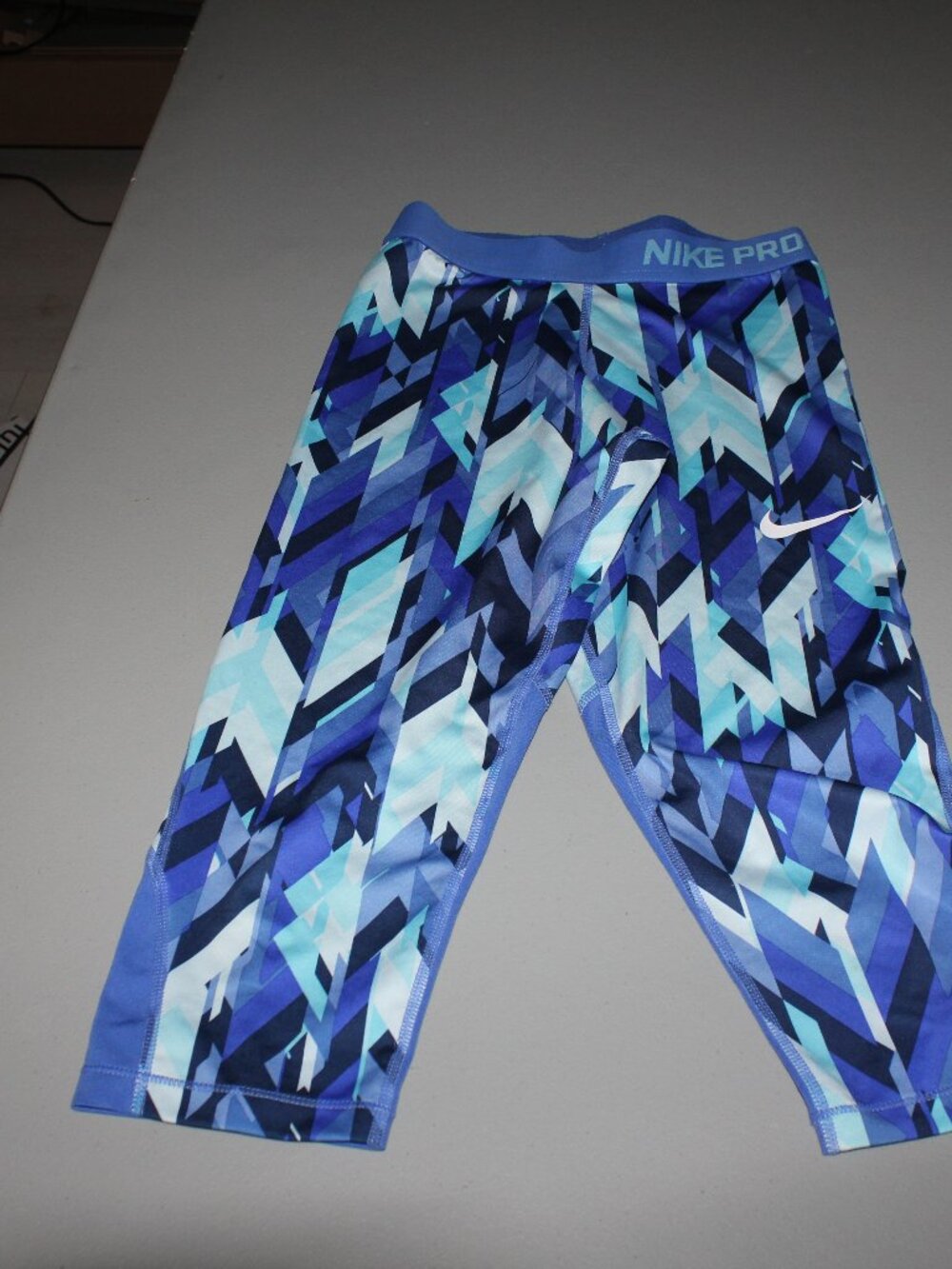 Blue Nike Pro Capris Size Large